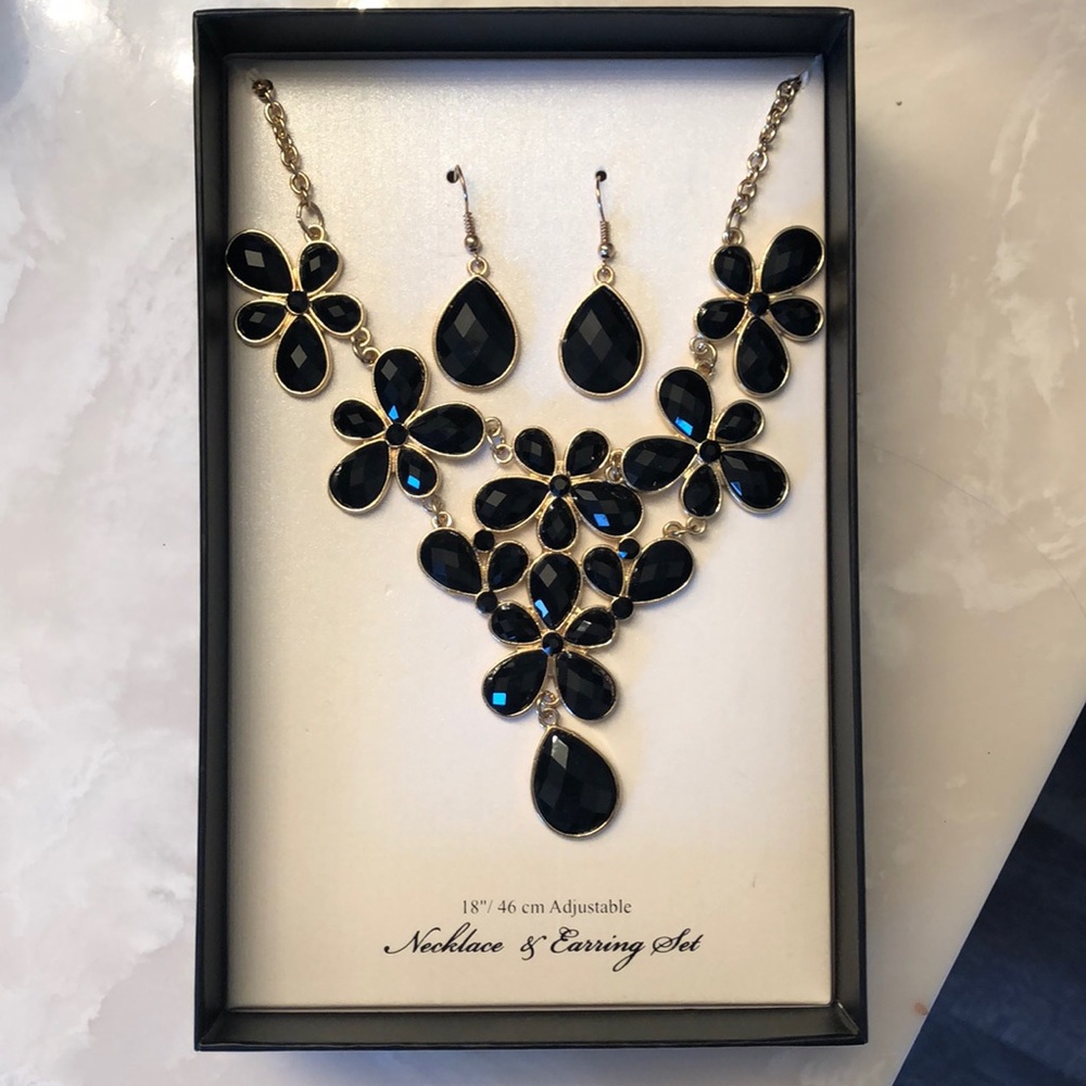 Statement necklace and earring set